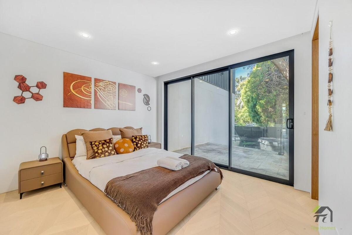 Whispering Pines With 4 Bedroom In Vaucluse Holiday home *